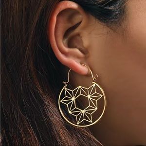 Gold Cutout Geometric Flower Drop Earrings
